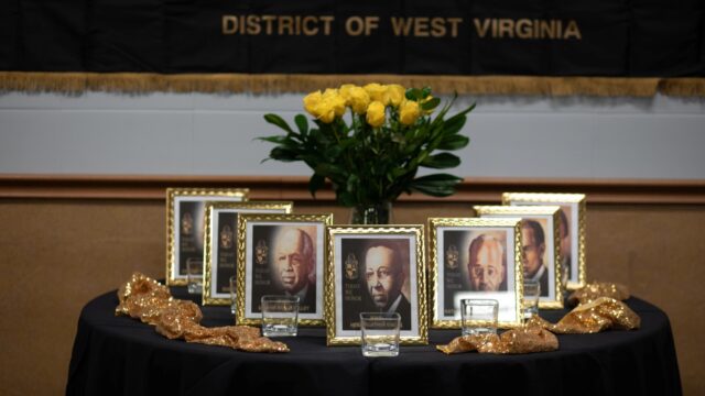 Alpha-Iota-Lambda-Candle -Ceremony