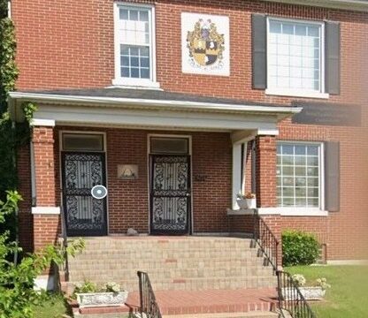 Delta Epsilon Lambda Photo E