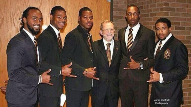 EPSILON XI CHAPTER MEMBERS WITH WMU PRESIDENT
